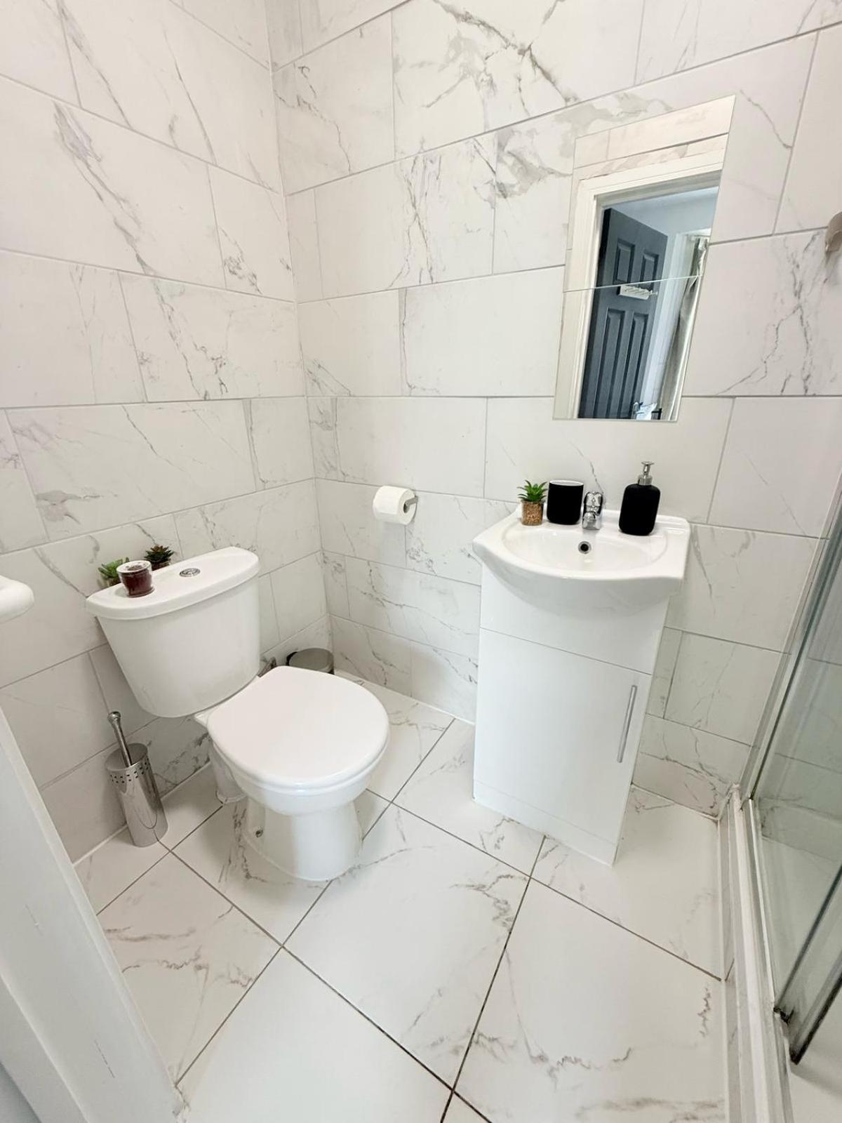 Tottenham En Suites Guest Rooms London Bagian luar foto