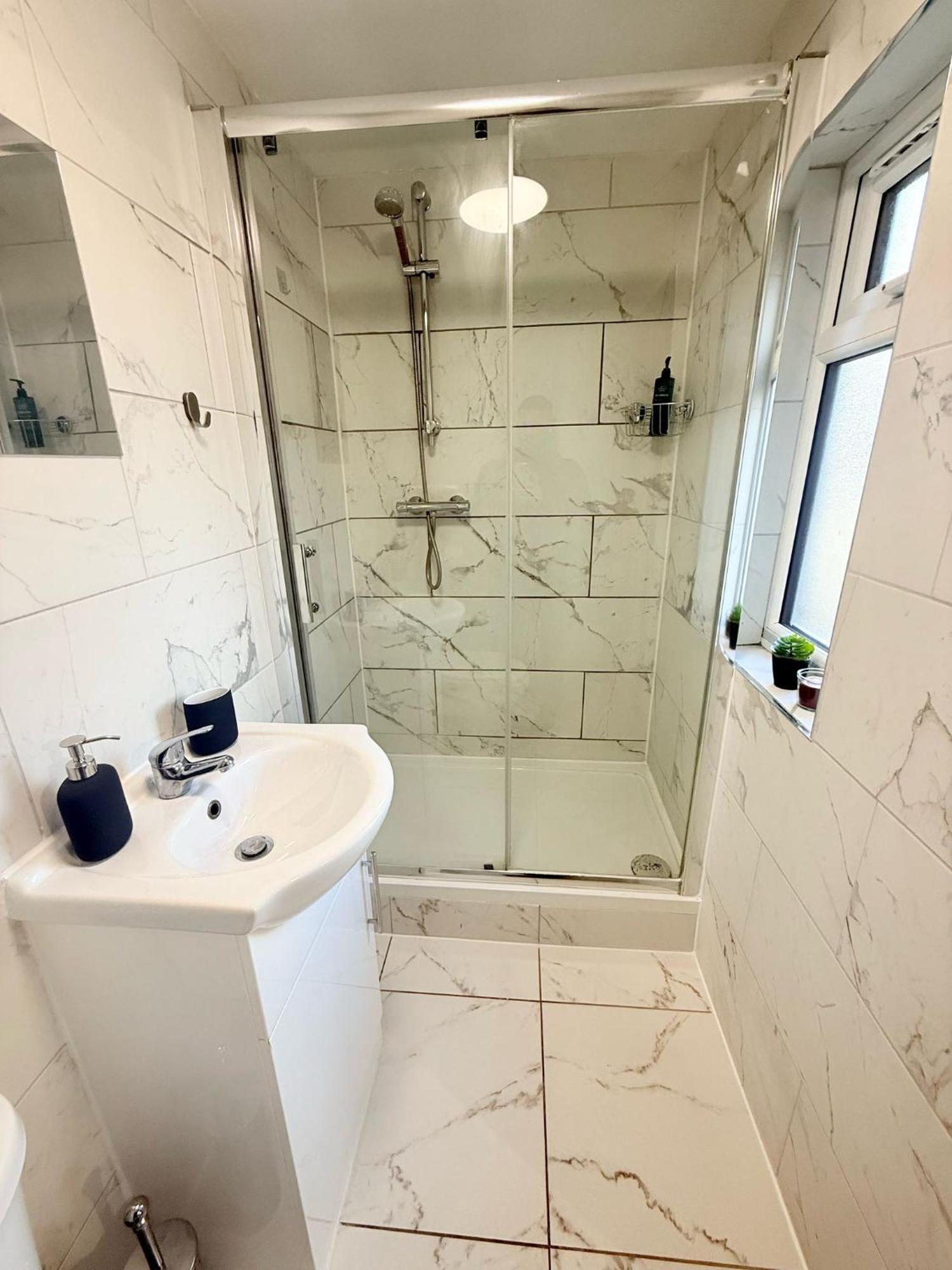 Tottenham En Suites Guest Rooms London Bagian luar foto