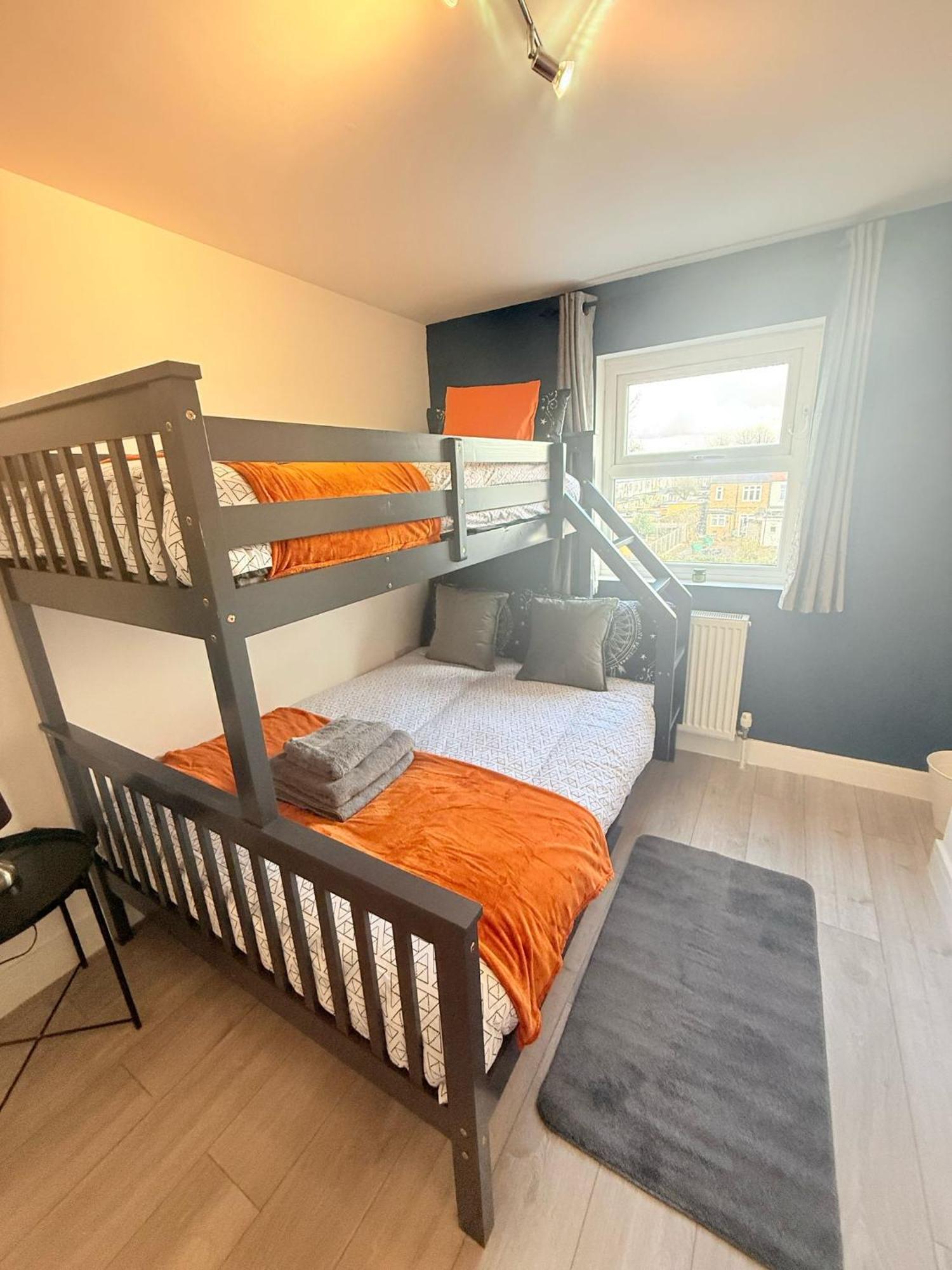 Tottenham En Suites Guest Rooms London Bagian luar foto