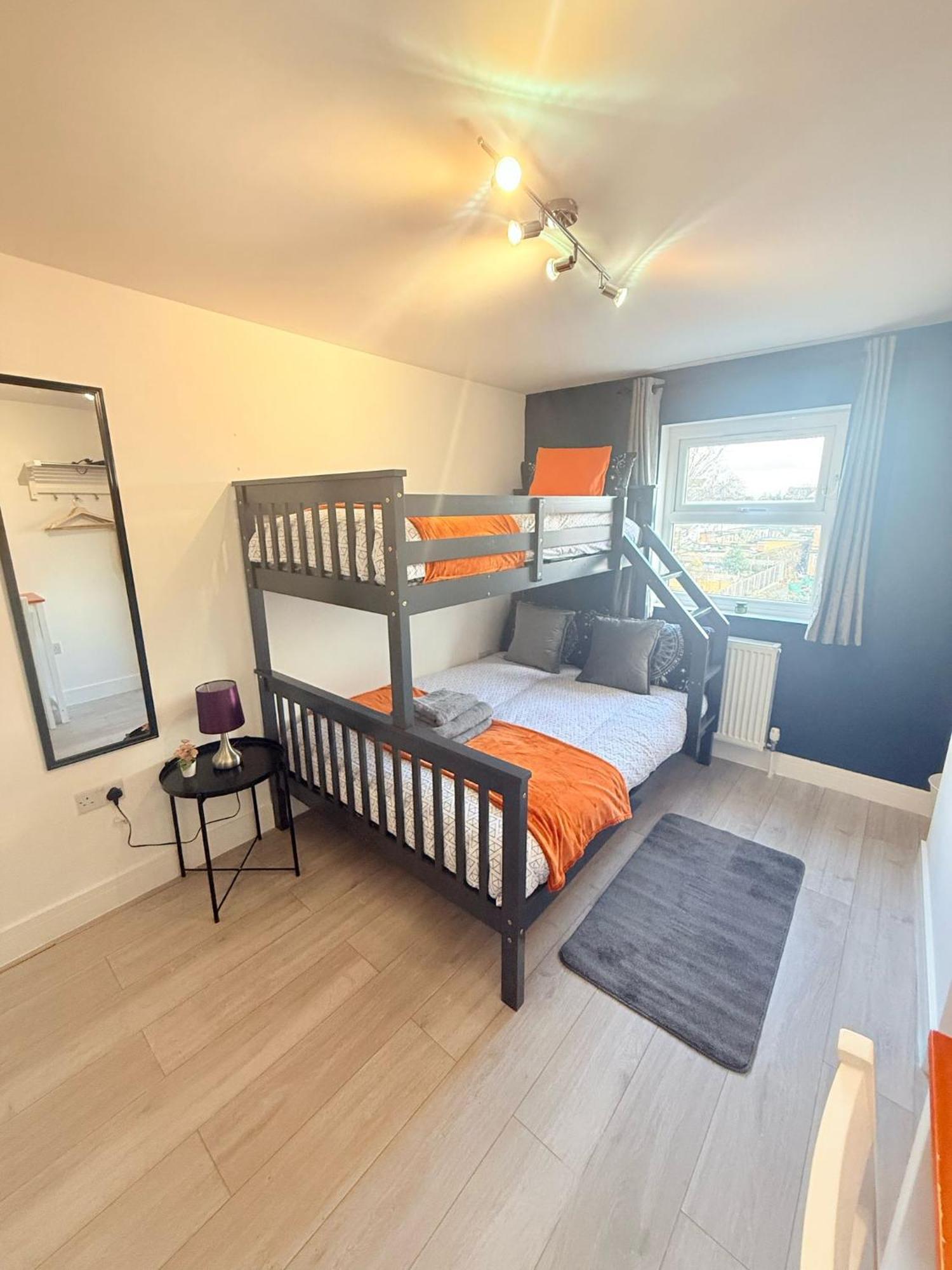 Tottenham En Suites Guest Rooms London Bagian luar foto