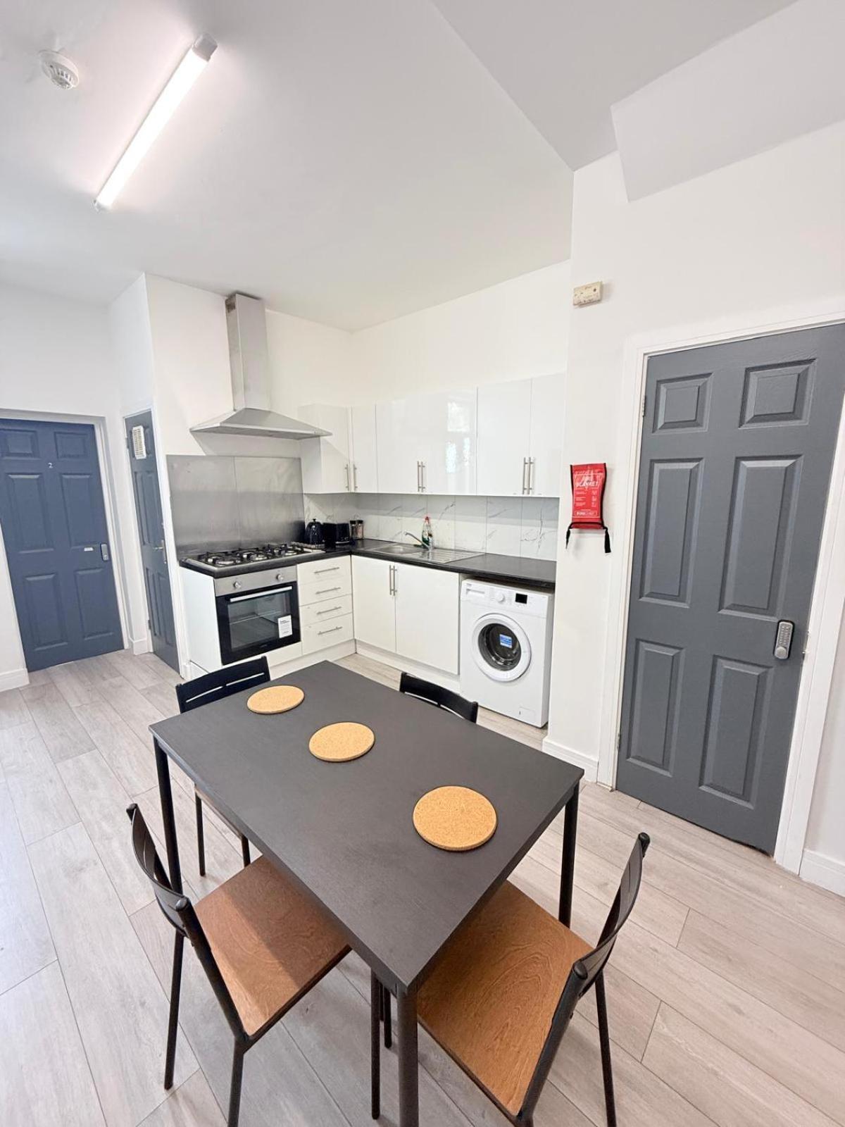 Tottenham En Suites Guest Rooms London Bagian luar foto